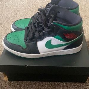 Jordan 1 mids